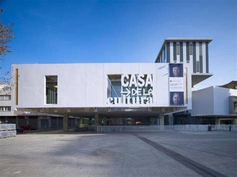 Alquiler de casas en girona para tus vacaciones. Daniel Mòdol: Casa de la cultura - Domus