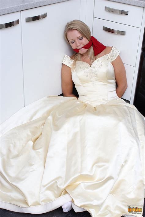 Bound Bride Google Search Pretty Wedding Dresses Brides Wedding
