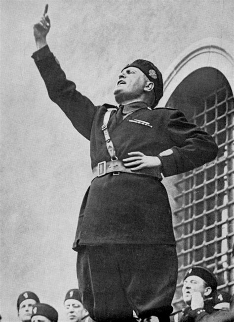 Benito Mussolini Chi Era Biografia Del Dittatore Video Studentiit