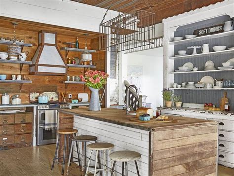 A great place to start when it comes to farmhouse kitchen decorating is to dress up your open shelving. 35+ Best Farmhouse Kitchen Decor Ideas To Transform Your ...
