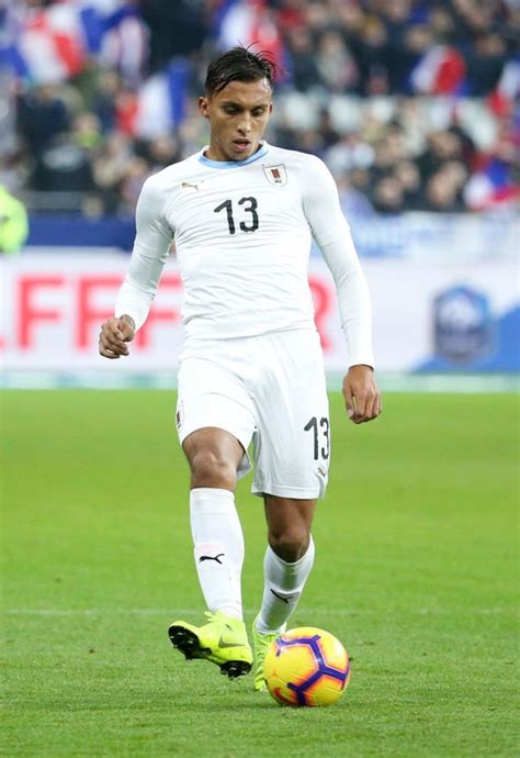 Der sommertransfermarkt wirft seine schatten voraus. Transfer news LIVE updates: Liverpool DONE DEAL, Chelsea ...
