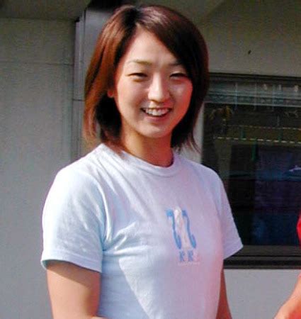 カミカゼニュース : 岩崎恭子さん ラグビー選手と4月に結婚