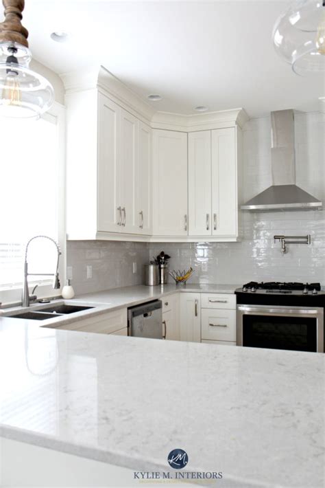 White Kitchen Cabinets - 3 Palettes to Create a Balanced ... Popular white kitchen cabinets gleam with pizzazz, do you agree?