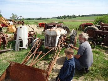 Old Ford With Loader - Yesterday's Tractors
