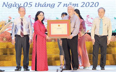 Tiếp chúng tôi trong căn nhà hai tầng khang trang, đầy đủ tiện nghi ông nguyễn văn dinh ở thôn ngọc huệ, xã cương gián vui vẻ nói: Tet Nguyen Tieu officially certified as national ...