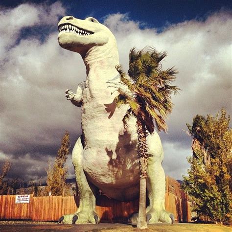 Cabazon Dinosaurs In Cabazon Ca You Can Go Inside The Apatosaurus