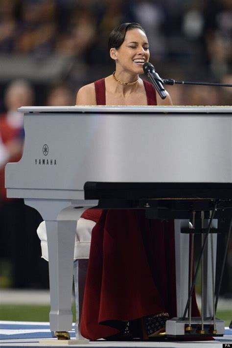Aretha franklin sings national anthem at super bowl 40 | nfl. Alicia Keys Nails The National Anthem At The Super Bowl ...