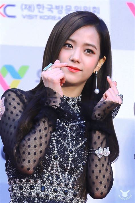 Blackpink Jisoo Shows Off Her Top Tier Visual In This Red Carpet Dress