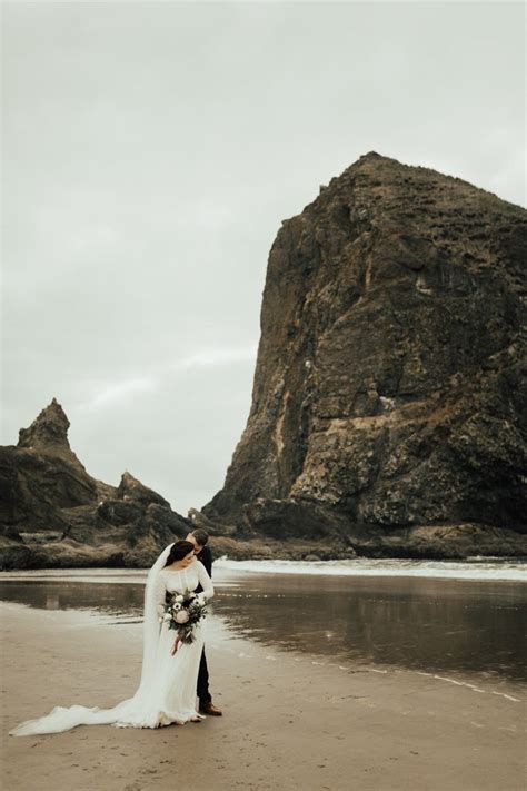 Wedding venues in cannon beach, or. Vintage-Inspired Cannon Beach Wedding with Evergreen ...