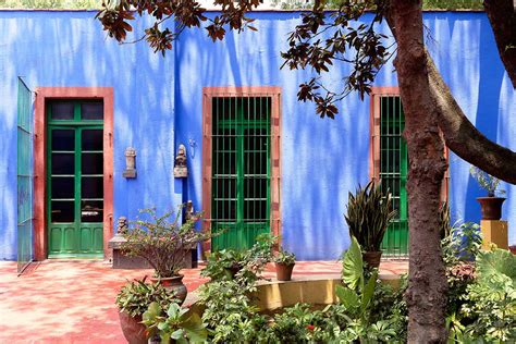 De qué forma los pagos que recibimos afectan al orden en que se muestran los precios. Frida Kahlo's Casa Azul in Coyoacán, Mexico | Yellowtrace