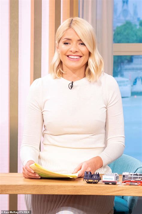 Holly Willoughby Pays Tribute To Her Lookalike Mum On Her 71st Birthday Daily Mail Online