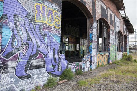 Abandoned Bayshore Train Yard Photos In San Francisco Thrillist