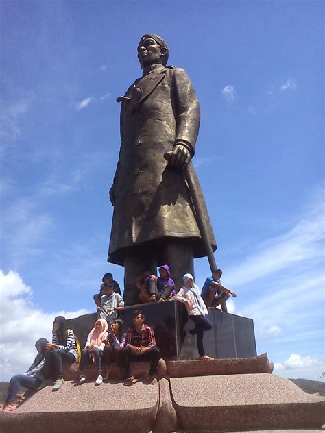 Monumen sudirman, menur, pakisbaru, nawangan, kabupaten pacitan, jawa timur jam buka: wahyou setya blog: monumen jendral sudirman di pacitan