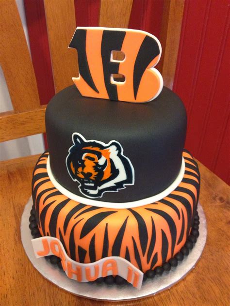 How to make football cake design:happy birthday fondant cake ideas for twins boys decorating classes by rasna @ rasnabakes.subscribe to our youtube channel. Sugar Love Cake Design: Cincinnati Bengals Cake