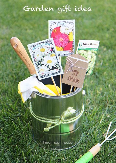 This article highlights some great gift choices when shopping for your mom who loves to work in the garden. 35 Creatively Thoughtful DIY Mother's Day Gifts