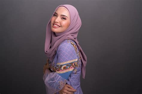 Jee jee blog trend busana muslim remaja. Model Baju Kebaya Non Muslim / 35 Model Kebaya Modern Dan ...