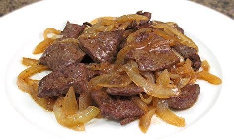 El truco del chefsazonar la carne con sal y pimienta al darle la vuelta en la plancha. Cómo hacer Hígado Encebollado | Hígado encebollado, Higos ...