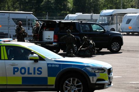 prison guards in sweden taken hostage by inmates