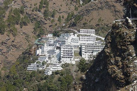 Vaishno devi temple welcomes you. Top 25 Famous Temples of India - Trans India Travels