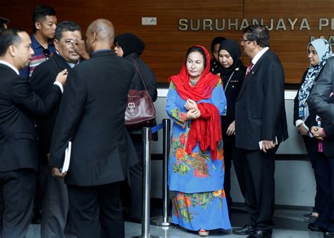 Malaysia 1mdb Scandal Ex Pm Najib Razaks Wife Rosmah Mansorm Faces