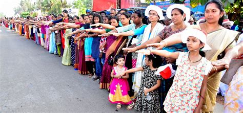 5 Million Women Form A 620km Human Chain For Equality In Kerala India