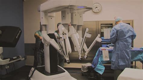 Un robot révolutionnaire pour des chirurgies de la prostate au CHUS Fleurimont Radio Canada ca