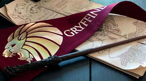 Diy Gryffindor Pennant Over The Rainbow And Back