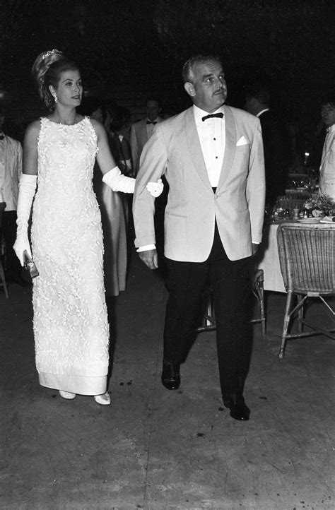 Darling, it was the most terrible thing i have ever seen. all 10 episodes of the crown's third season are out on netflix now. książę Monako Rainier III i księżna Grace 1966