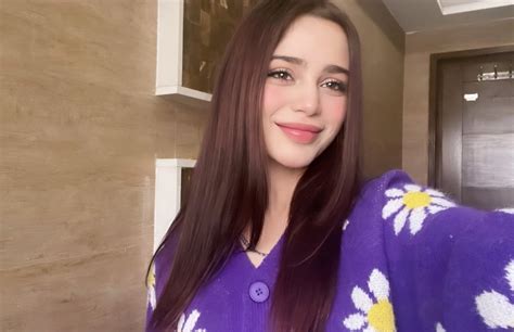 Aima Baig Spotted At Her Nephews Birthday Bash Reviewitpk