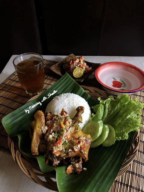 Rahasia bumbu resep ikan mas bakar lengkap dengan bahan sambal kecap untuk cococal ikan bakar. Ayam Goreng pakai sambal bawang sudah pasti enak. Kalau ...