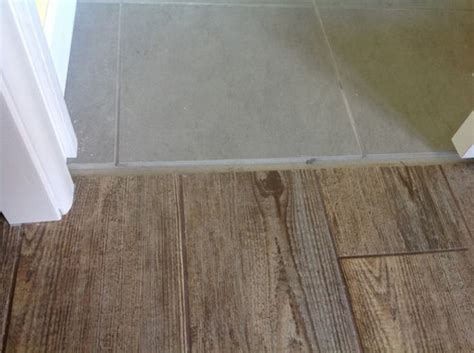 A flat hardwood floor transition to tile: Need help with tile to tile transition