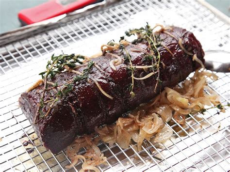 Place tenderloin on rack set in shallow baking pan. Slow-Roasted Beef Tenderloin Recipe | Serious Eats