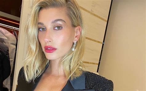 Hailey Baldwin Says Her Pinky Fingers Are Crooked And Scary Due To