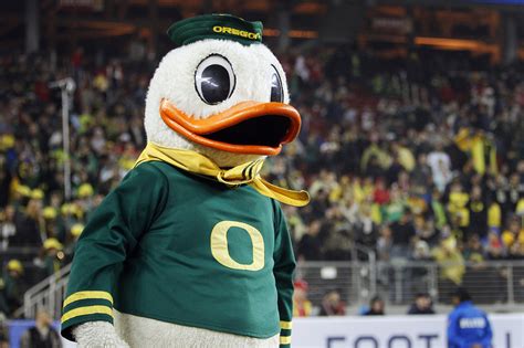 Fans Found University Of Oregons Muscular Mascot A Lame Duck Wsj