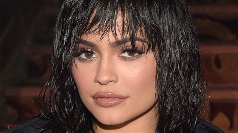 How Kylie Jenner Uses Eyeshadow As Eyeliner Stylecaster