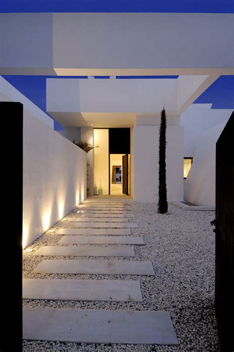 Ultra Modern Minimalist Home In Mediterranean Coast