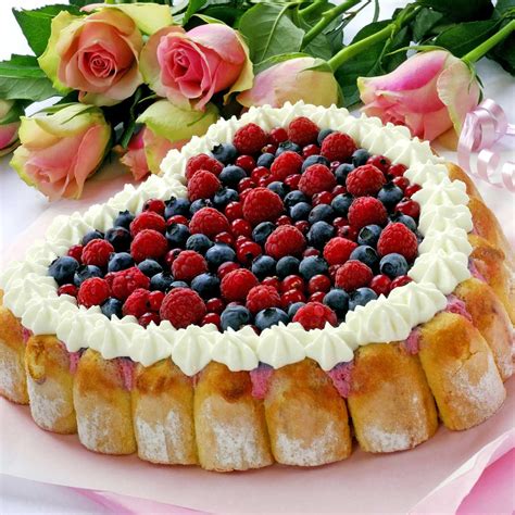 Charlotte aux fruits des bois une recette Week-end Cuisine