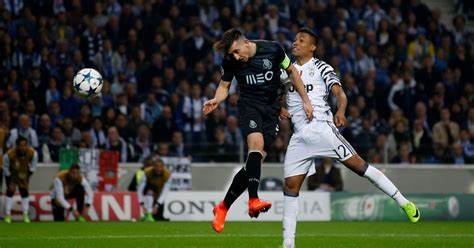 El tri also will be missing defender edson alvarez, midfielder hector herrera the rest of them are their decisions, and we're also surely going to feel the absences of javier hernandez, hector herrera. Porto midfielder Hector Herrera shows off gruesome foot ...