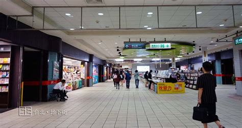 Lots of eating places over here, great place to walk. 2020台北地下街-旅游攻略-门票-地址-问答-游记点评，高雄旅游旅游景点推荐-去哪儿攻略