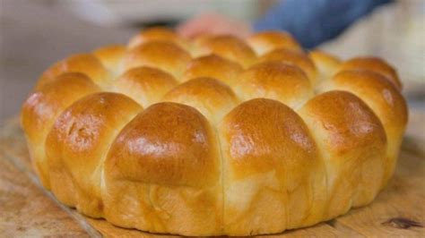 Il danubio è un pan brioche soffice con un ripieno davvero goloso. Danubio salato con verdure | La ricetta soffice e vegetariana
