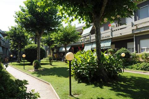 Angolo cottura, camera da pranzo, 2 camere da letto, un terrazzino,posto auto assegnato all'interno del condominio, autoclave, ampio patio condominiale. Affitto Appartamento Silvi Marina Vacanze Residences Mare