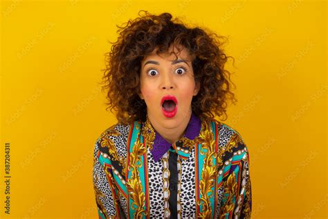 Zdjęcie Stock Attractive Young Woman Having Stunned And Shocked Look With Mouth Open And Jaw
