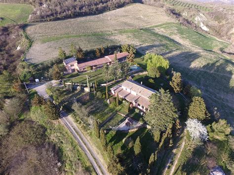 San casciano dei bagni situata in una fattoria che produce l'olio d'oliva e il vino sangiovese, a 10 minuti d'auto da san casciano dei bagni, la casa fabbrini agriturismo offre gratuitamente una piscina all'aperto, un. Agriturismo Podere Assolatina a San Casciano dei Bagni ...