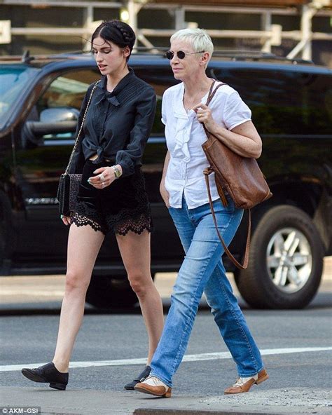 Annie Lennox Steps Out With Model Daughter Tali In Nyc Annie Lennox Lennox Annie