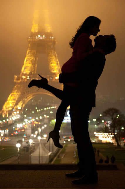 Paris Love Paris Couple Eiffel Tower In 2022 Paris Couple Paris