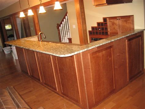 Basement kitchenettes are starting to gain popularity as more and more basements are turned into warm living areas. Bar/Kitchenette - Traditional - Basement - other metro ...