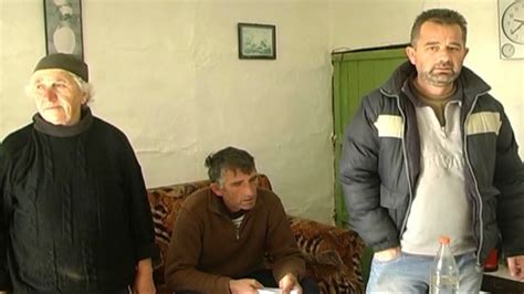 Report TV Familja e varfër në Fier me shtëpi të rrënuar dhe pa