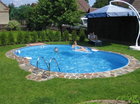 Small backyards are common and, yes, we all love swimming pools so we have curated a. Swimming Pools for Small Yards - HomesFeed