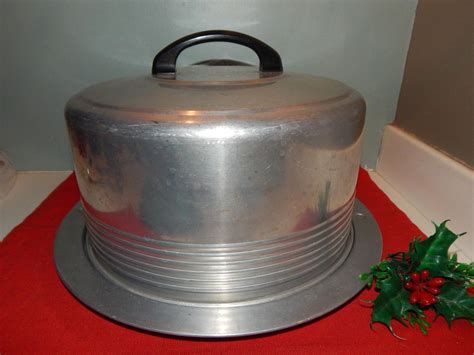 Vintage Regal Ware Aluminum Cake Carrier With Locking Lid And Bakelite