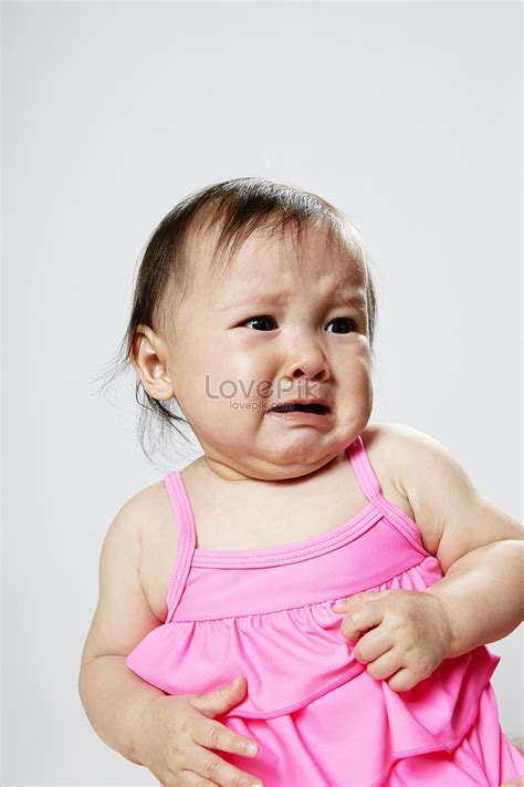 Baby Girl Crying Portrait Picture And Hd Photos Free Download On Lovepik